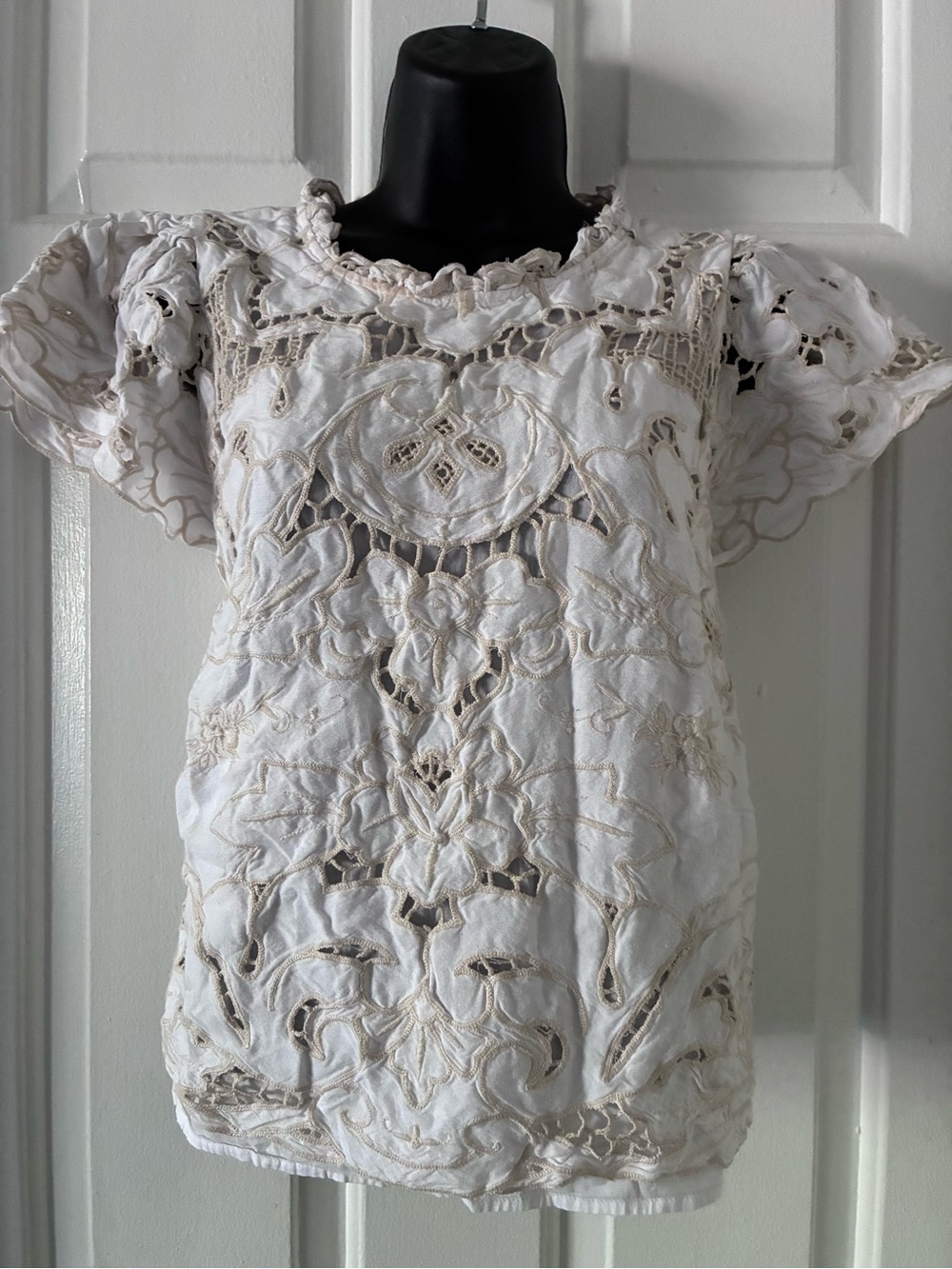 By Anthropologie Linen Blend Embroidered Cutout Flutter Sleeve Top XL